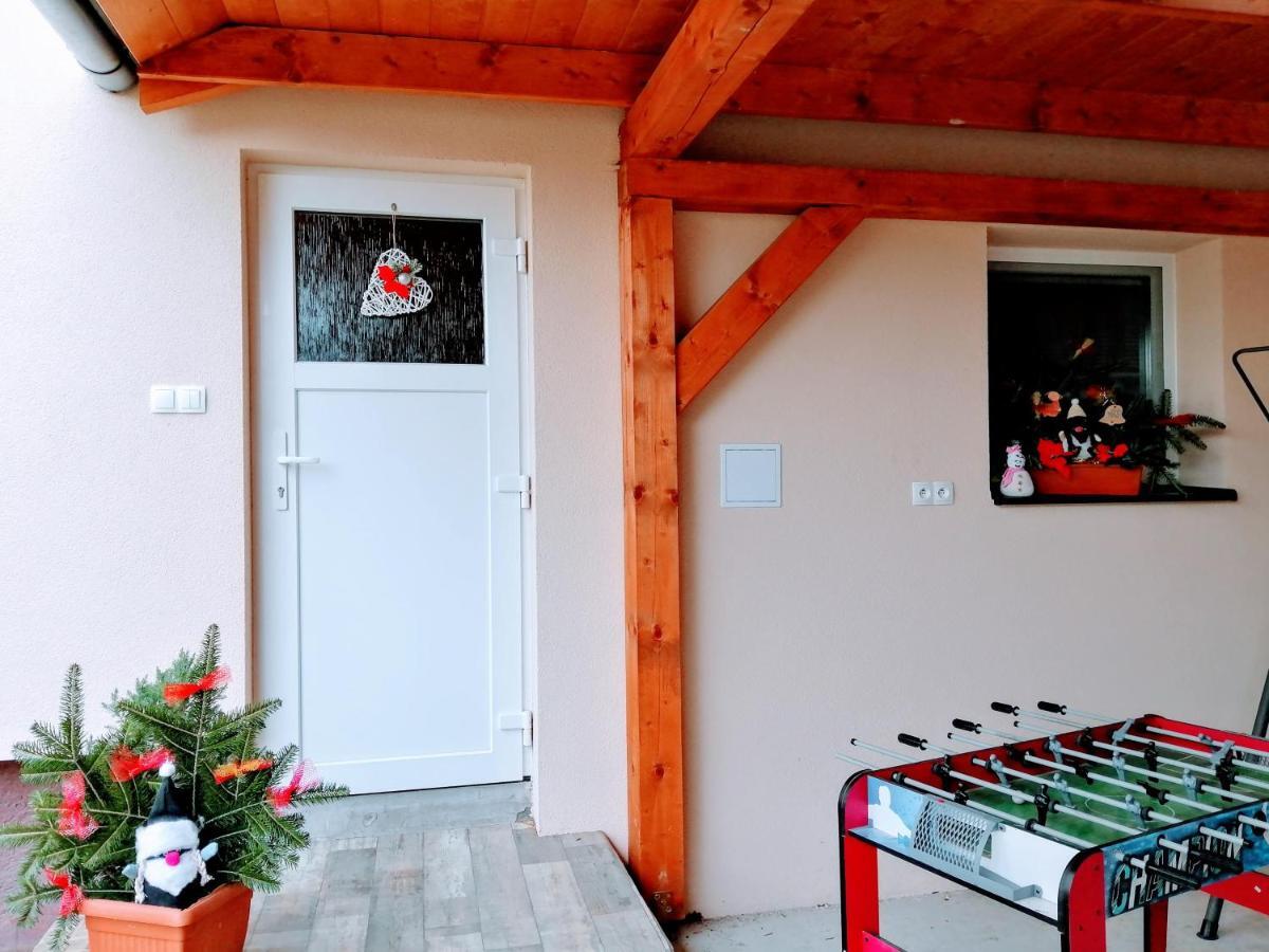 Apartman Paula -Dovolenka Pri Aquaparku Lipótszentmiklós Kültér fotó